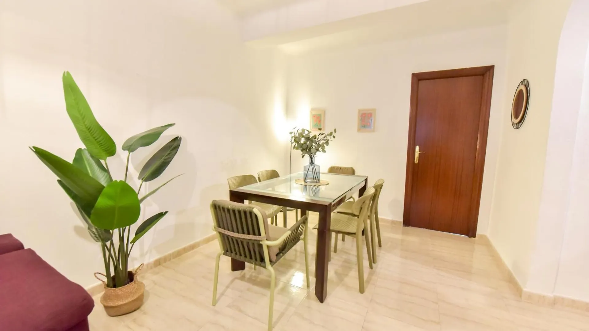 Apartment Large Functional Apartment! Seville