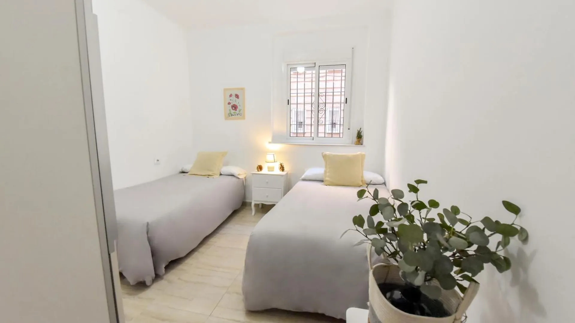 Large Functional Apartment! Seville Apartment