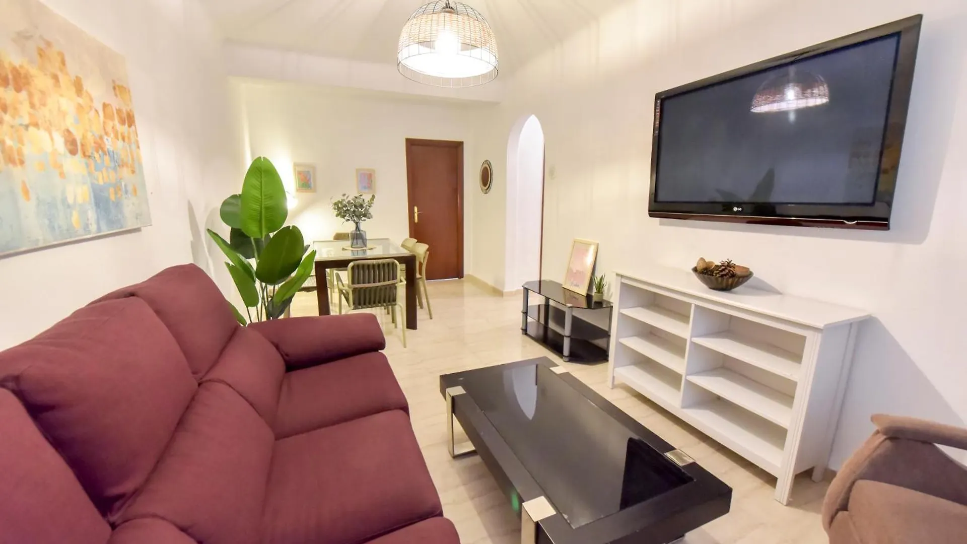 Large Functional Apartment! Seville Spain