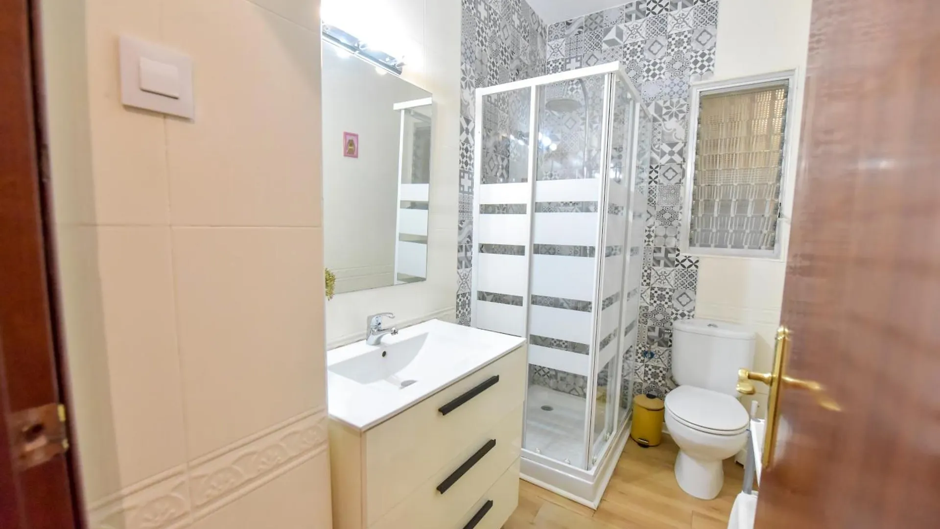Large Functional Apartment! Seville